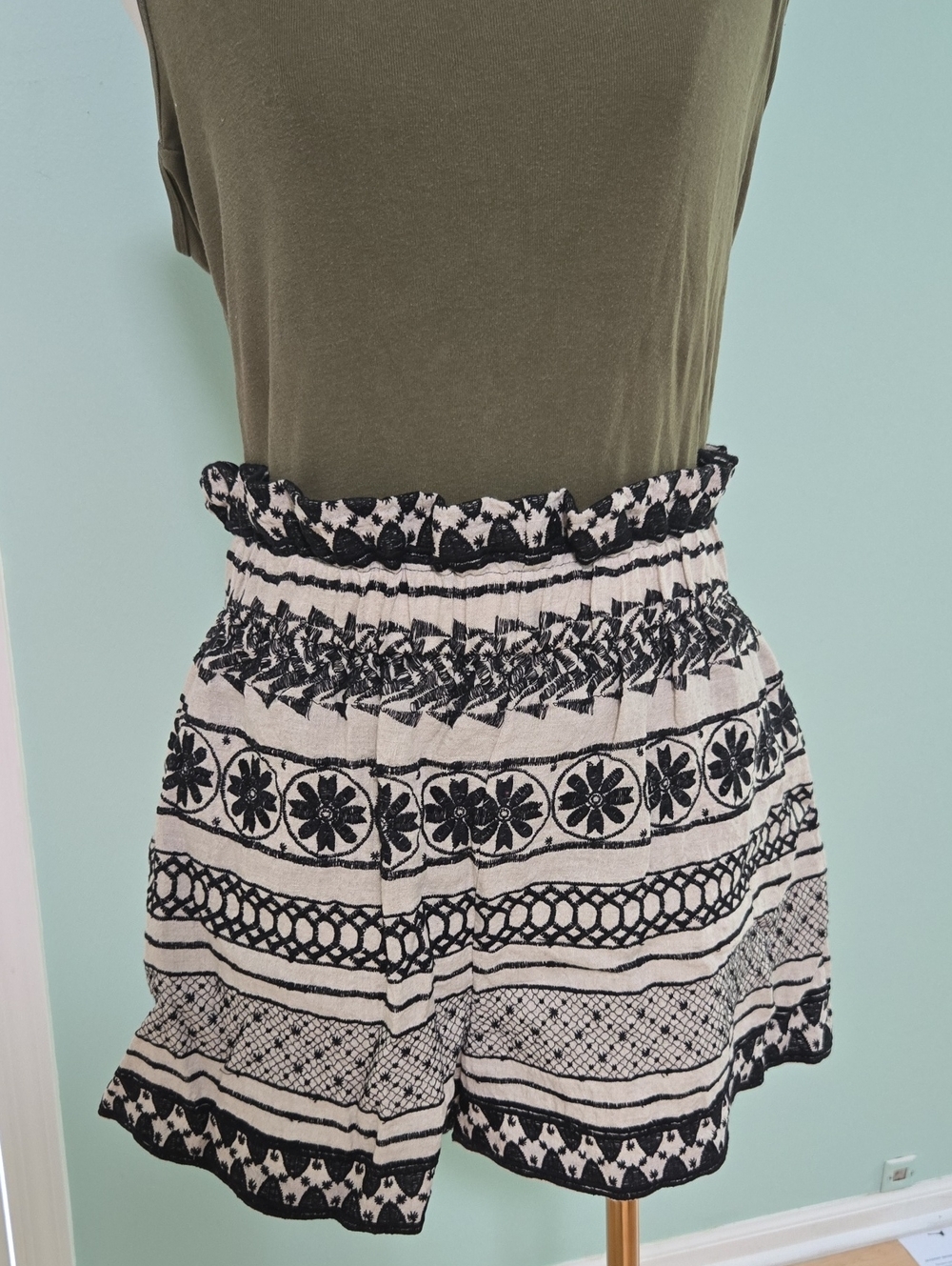 Alice + Olivia Cream and Black Shorts